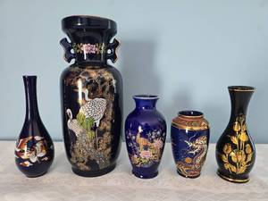 lot 106 image: Japanese Handpainted Vase Collection - (5)