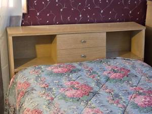 lot 7 image: Retro Vintage Bassett Twin Bed Set