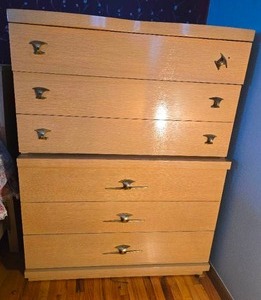 lot 6 image: Retro Vintage Bassett 6-Drawer Dresser with MCM Pulls