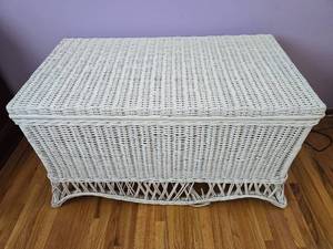 lot 240 image: Charming Vintage White Wicker Chest