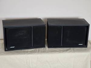 lot 35 image: Bose 301 Series III Stereo Speaker Pair