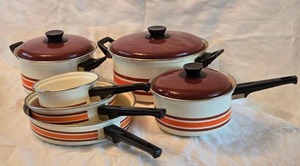 lot 228 image: Vintage Enameled Cookware Set - (6)