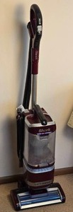 lot 227 image: Shark Home Vacuum Cleaner - LA40131