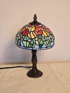 lot 14 image: Adorable Tiffany-Style Miniature Table Lamp