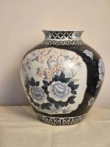 lot 238A image: Oriental Porcelain Ginger Jar Vase with Blue Lotus Flowers