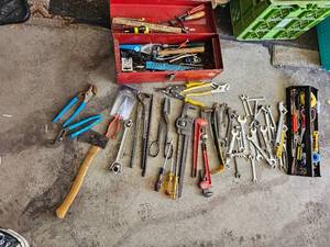 lot 302A image: Toolbox Hand Tool Bundle