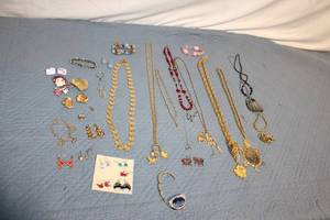 lot 1 image: Assorted Collection of Fashion Jewelry and Accessories