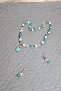 lot 8 image: Handmade Beaded Necklace and Earrings Set