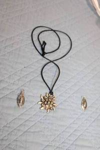 lot 12 image: Vintage Floral Pendant Necklace and Clip-On Earring Set
