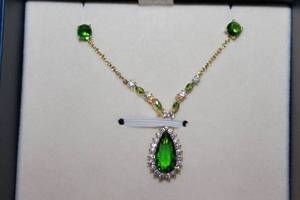 lot 17 image: Stauer Green Gemstone Pendant Necklace in Gift Box