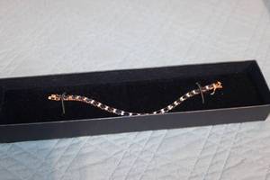 lot 19 image: Stauer Bracelet in Presentation Box