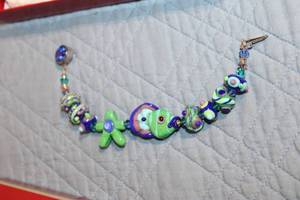 lot 20 image: Handmade Artisan Glass Bead Bracelet with Colorful Sea Life Design
