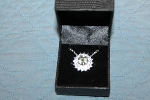 lot 30 image: Pendant Necklace in Box