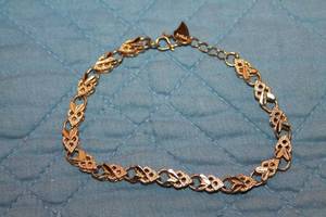 lot 34 image: Stauer Gold-Plated Link Bracelet with Original Box