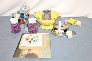 lot 44 image: Assorted Vintage Home Decor and Kitchenware Collection