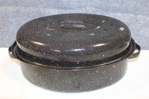 lot 47 image: Black Graniteware Covered Roaster with Handles