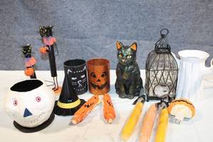 lot 69 image: Halloween Decor Collection with Cat Figurine and Candle Holders