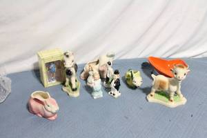 lot 86 image: Collection of 11 Ceramic Animal and Figurine Collectibles