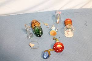 lot 92 image: Collection of Vintage Glass Christmas Ornaments
