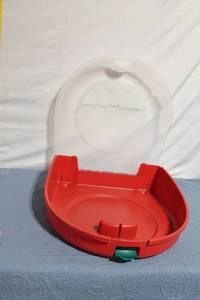 lot 94 image: HOMZ SnapLock Wreath Storage Container with Clear Lid