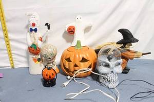 lot 106 image: Collection of Halloween Decorative Figures and Lights