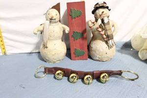lot 109 image: Set of Decorative Snowman Figurines and Holiday Bell Strap
