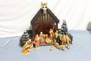 lot 110 image: Vintage Nativity Scene Set with Figures and Stable