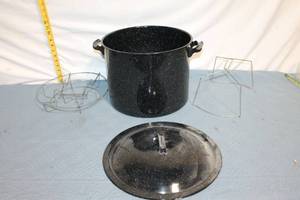 lot 150 image: Speckled Enamel Stock Pot with Lid and Two Canning Racks