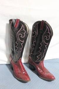 lot 165 image: Pair of Vintage Red and Black Cowboy Boots with Intricate Design