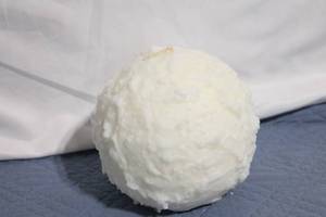lot 176 image: 6 Snowball Candle