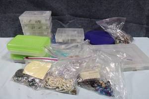 lot 204 image: Mixed Lot of Crafting Beads and Jewelry Supplies