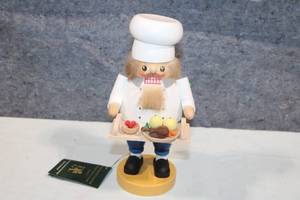 lot 243 image: Vintage Richard Glsser German Nutcracker Chef
