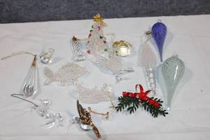 lot 249 image: Collection of 12 Glass and Crystal Christmas Ornaments