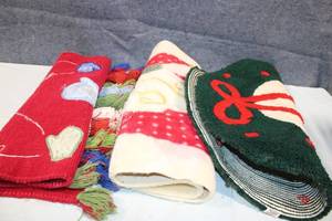 lot 253 image: Collection of 2 Holiday-Themed Rugs