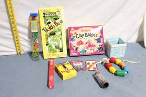 lot 266 image: Assorted Craft and Toy Set with Clay Kit and Wooden Beads