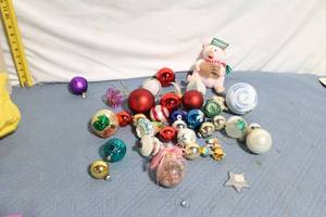 lot 269 image: Collection of 25 Assorted Christmas Ornaments and Plush Pig