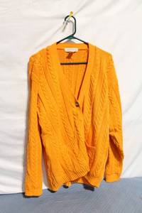 lot 275 image: Jones New York Womens Orange Cable Knit Cardigan Size M