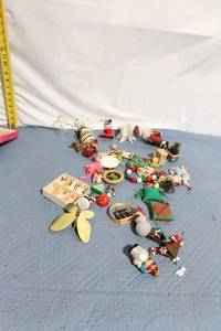 lot 294 image: Collection of Assorted Christmas Ornaments