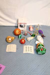 lot 295 image: Collection of Mixed Holiday Ornaments and Festive Decor