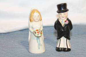 lot A-298 image: Vintage Bride and Groom Ceramic Salt and Pepper Shakers