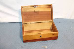 lot 301 image: Lane Cedar Keepsake Box with Key