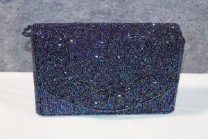 lot 351 image: Vintage Beaded Evening Bag with Elegant Design