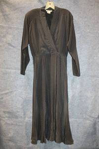 lot 366 image: Dennis Goldsmith Size 8 100% Silk Polka Dot Dress