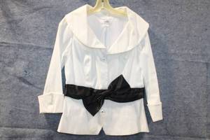 lot 371 image: Womens White Blouse with Black Bow Accent - Size L (J.B.S. Ltd.)