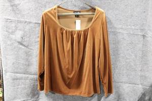 lot 373 image: Womens Venezia Jeans Velour Top  Size 1416