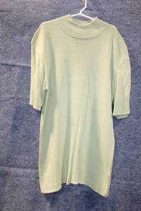 lot 386 image: Studio 3000 Knits Green Silk Blend Knit Top Size M