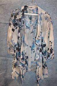 lot 412 image: Daniel Rainn Womens Floral Kimono Cardigan - Size 1X