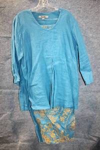 lot 414 image: Flax Womens Blue Top and Floral Pants Set, Size M