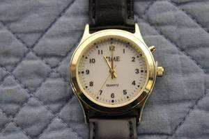lot 434 image: Mens Black Leather Quartz Wristwatch with Gold-Tone Case