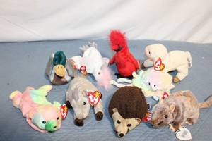 lot 446 image: Set of 10 Assorted TY Beanie Babies with Tags